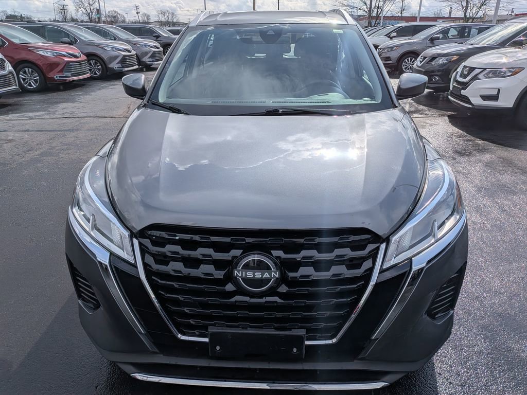 Used 2024 Nissan Kicks SV image 2