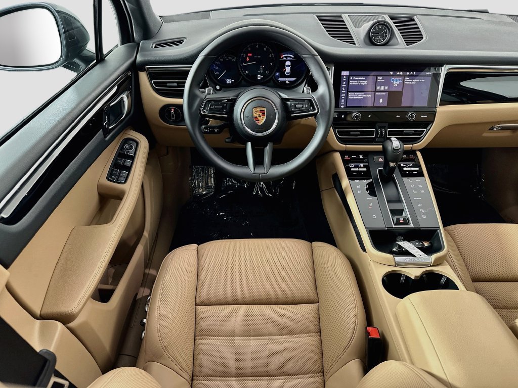 Certified 2026 Porsche Macan AWD/4WD image 25
