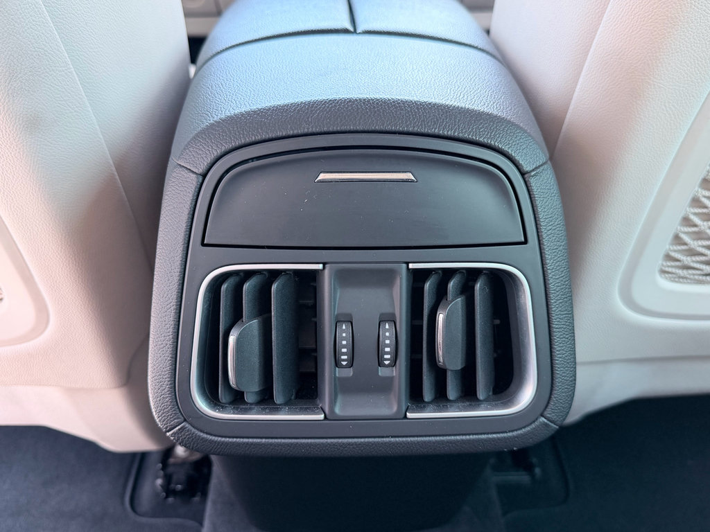Used 2018 Maserati Levante AWD/4WD image 30