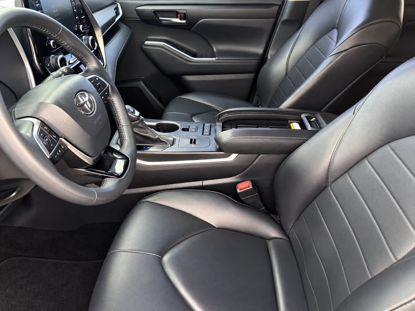 Used 2021 Toyota Highlander XLE FWD image 15