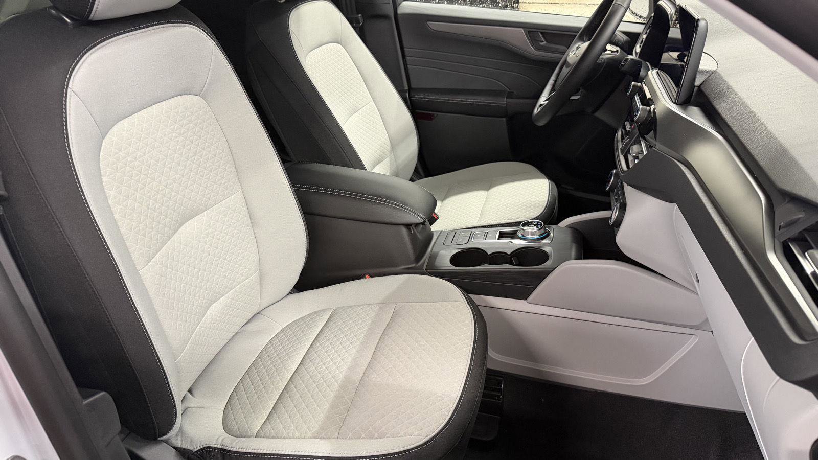 New 2025 Ford Escape Active w/ Cold Weather Package image 18