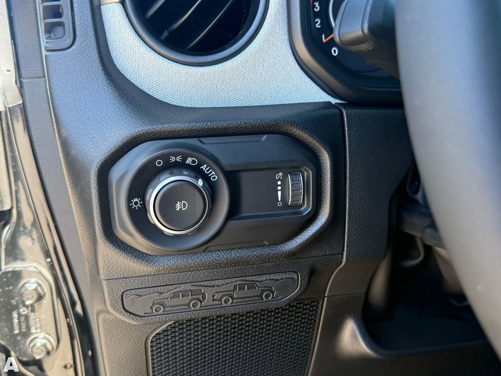 Used 2025 Jeep Wrangler Sport S image 14