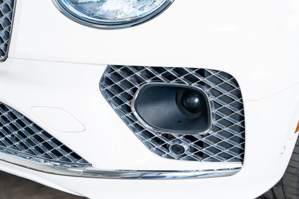 Used 2021 Bentley Bentayga Plug-In Hybrid image 14