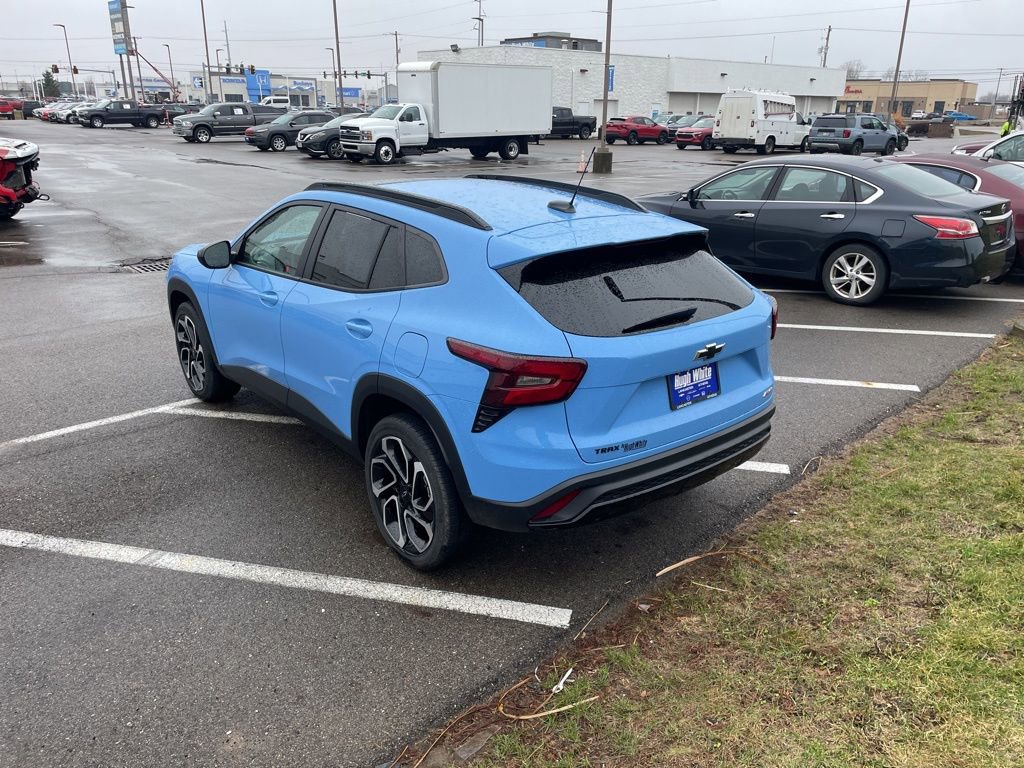 Used 2024 Chevrolet Trax RS w/ Sunroof Package image 6