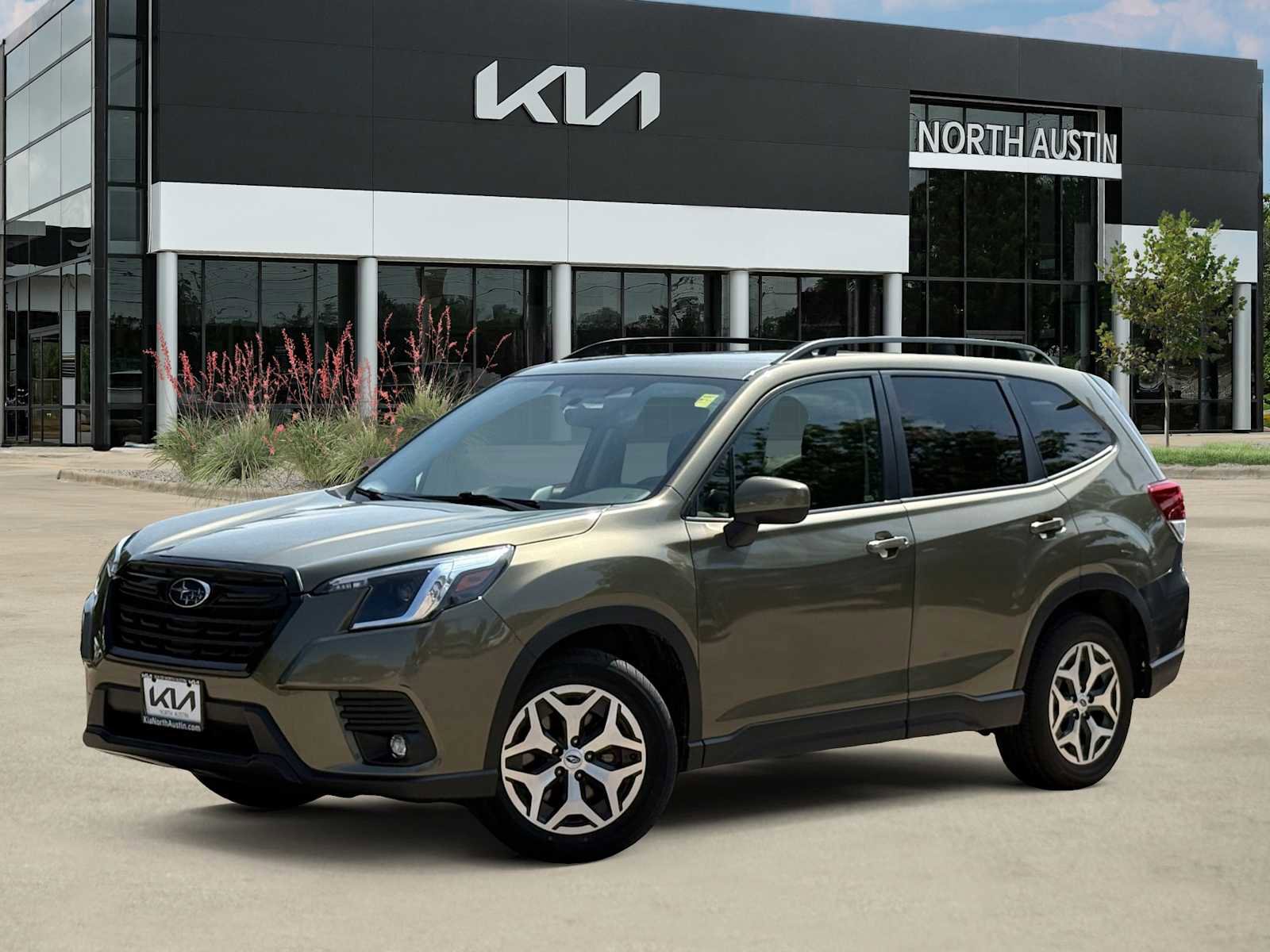 Used 2024 Subaru Forester Premium w/ POP Package 1 AWD/4WD image 1
