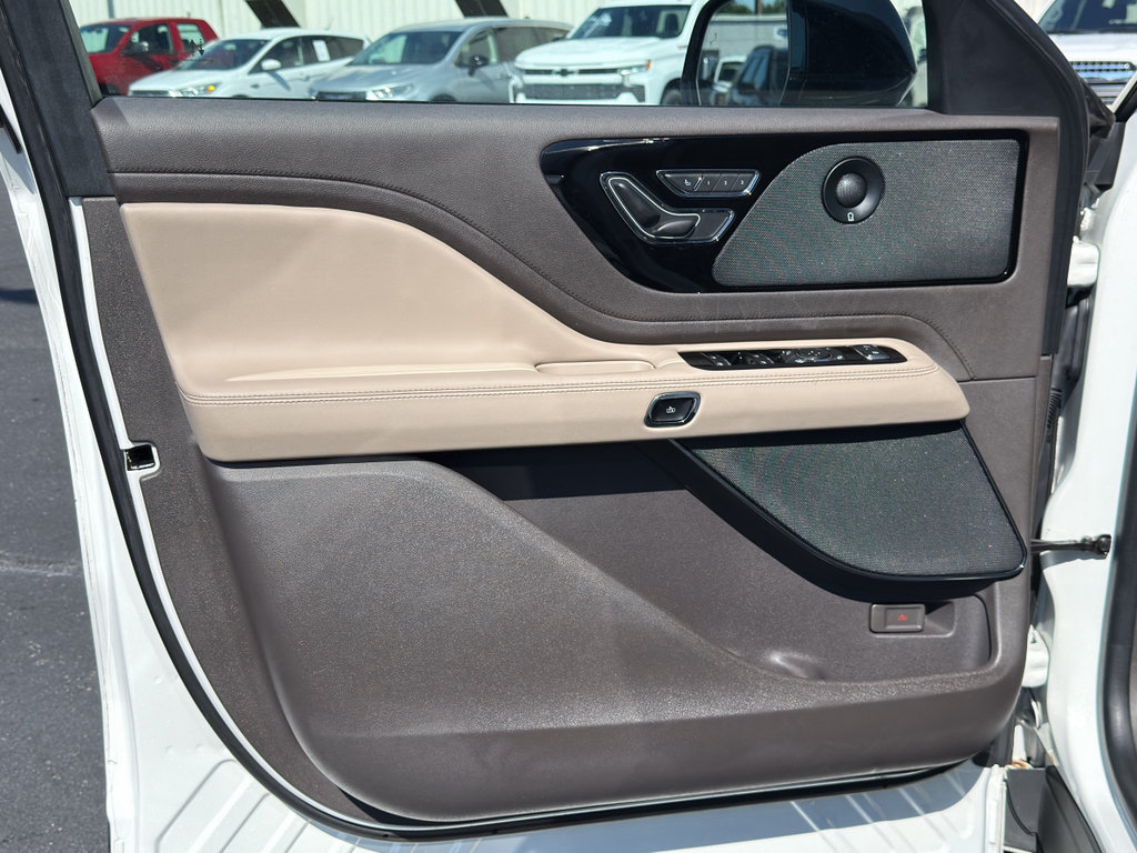 Used 2023 Lincoln Aviator Grand Touring w/ Equipment Group 301A AWD/4WD image 32