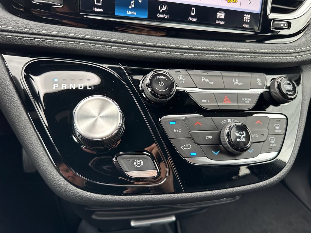 New 2025 Chrysler Pacifica Select FWD image 20