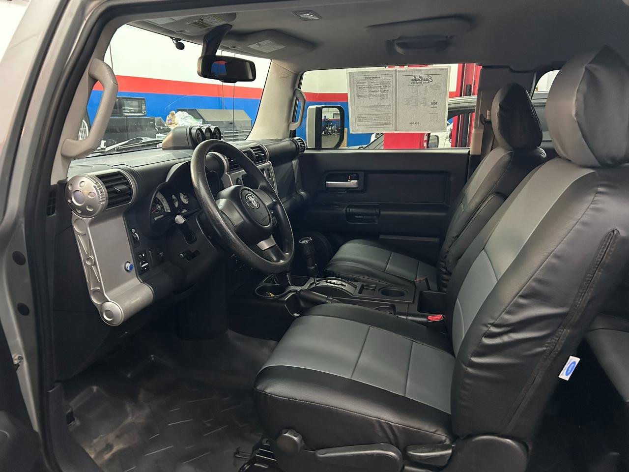 Used 2010 Toyota FJ Cruiser 4WD image 12