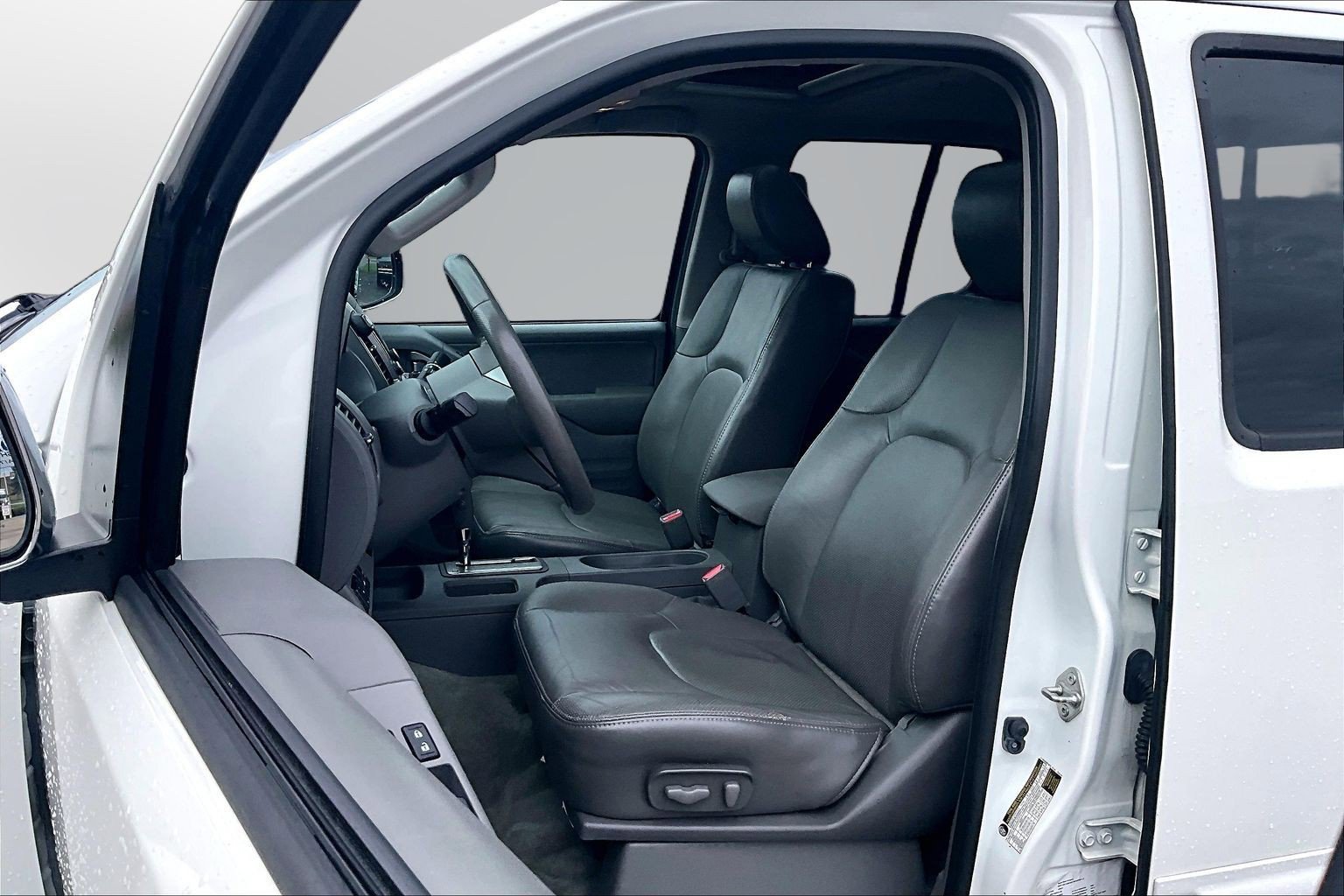 Used 2017 Nissan Frontier SL AWD/4WD image 16