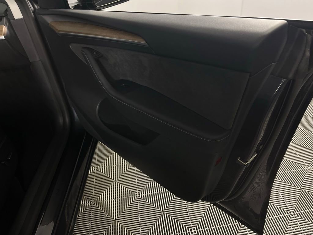 Used 2025 Tesla Model Y Long Range image 29