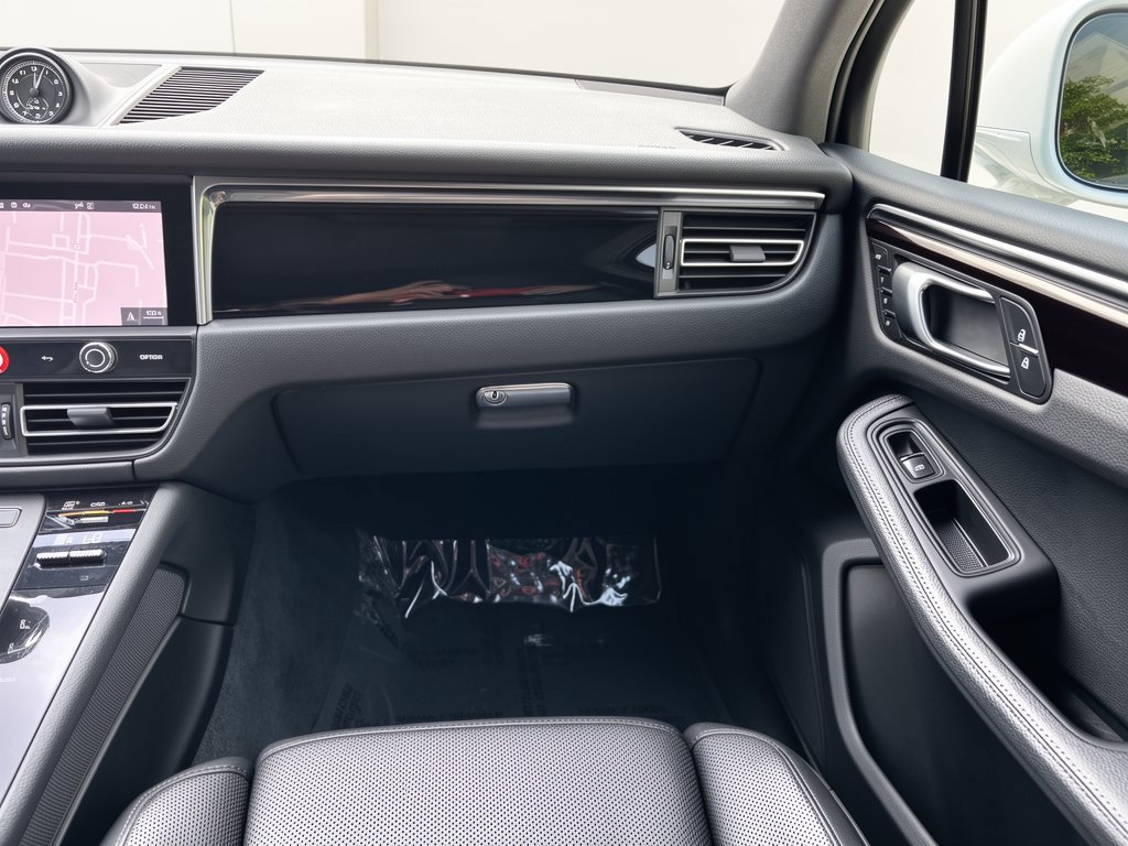 Used 2023 Porsche Macan AWD/4WD image 31