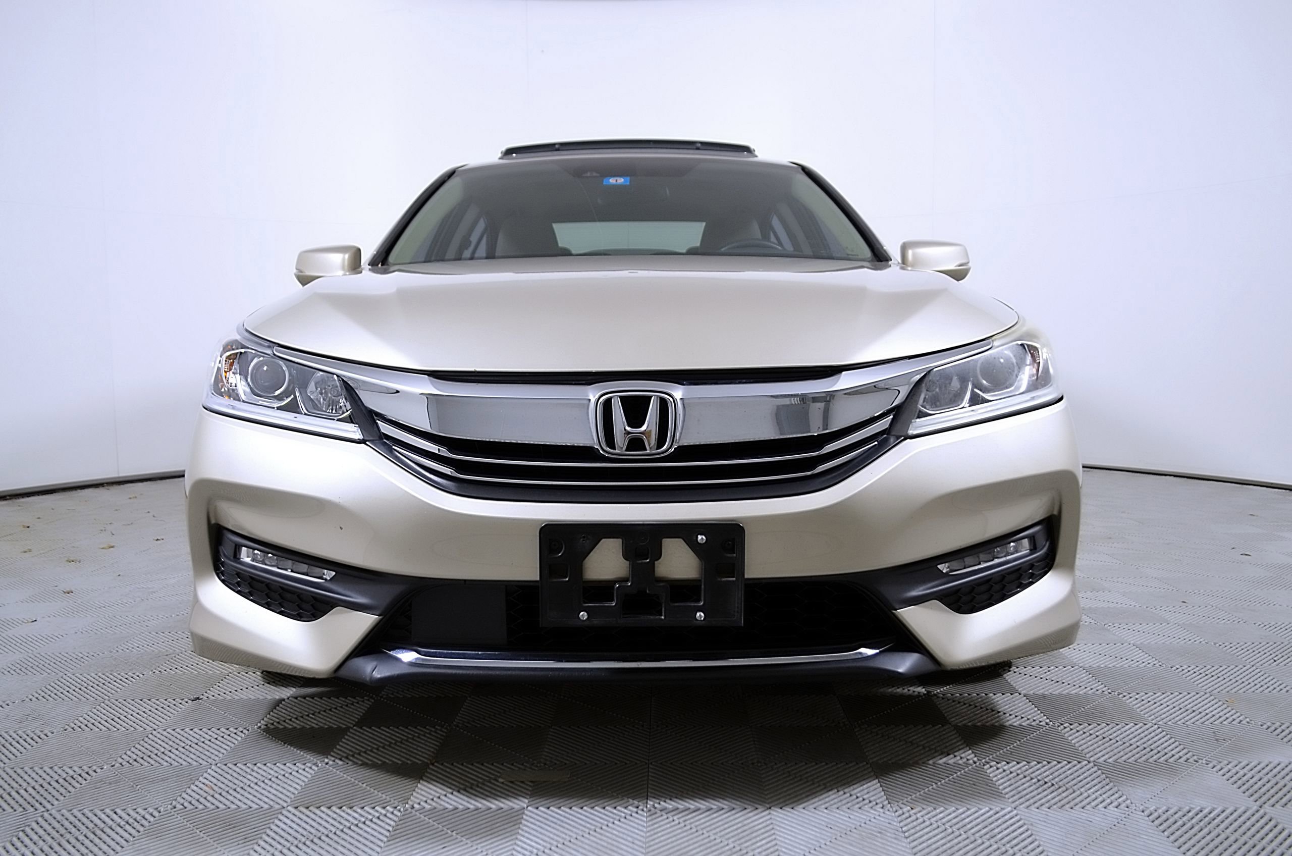 Used 2017 Honda Accord EX image 6