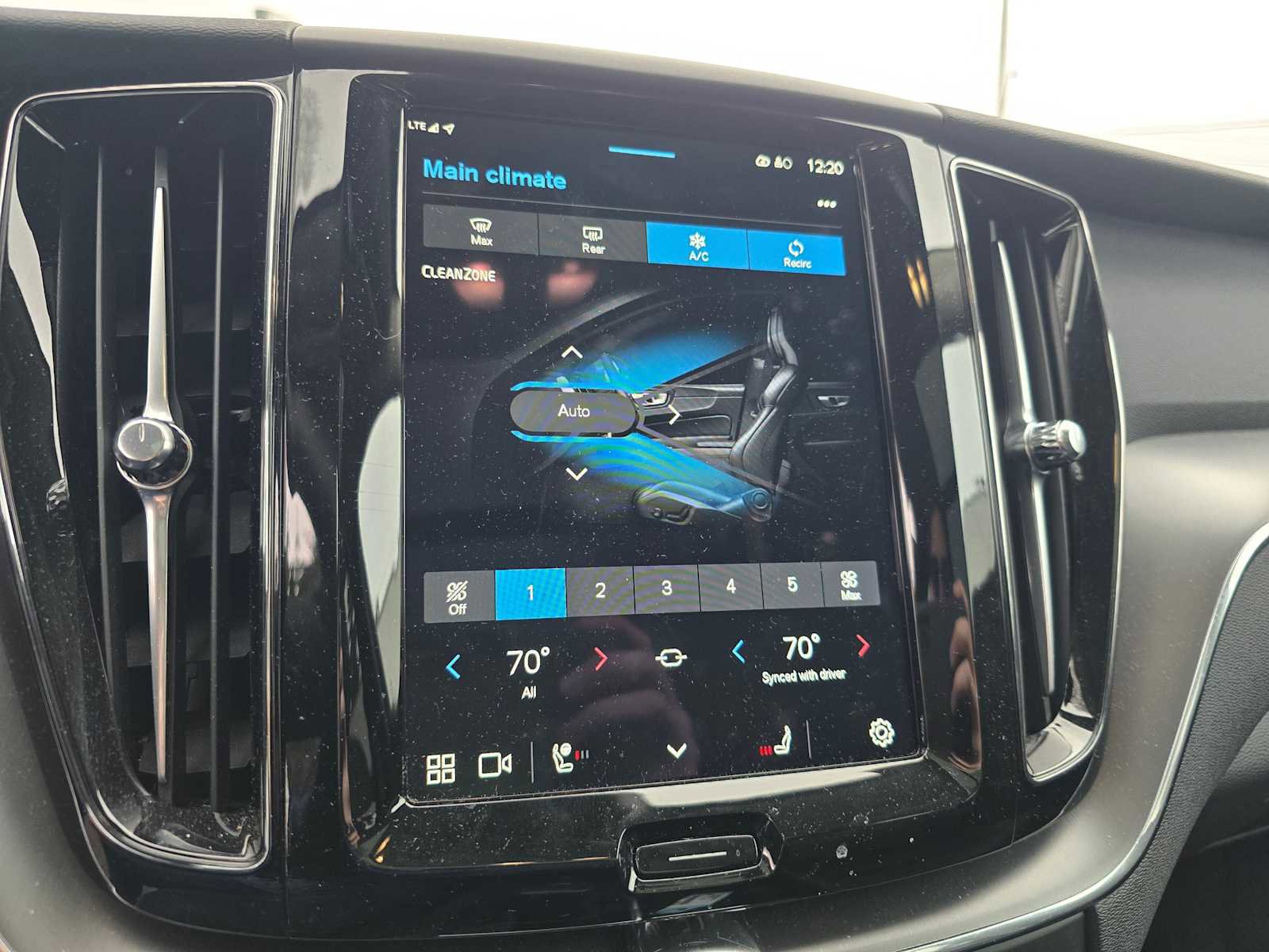 Certified 2025 Volvo XC60 B5 Core w/ Protection Package Premier image 26