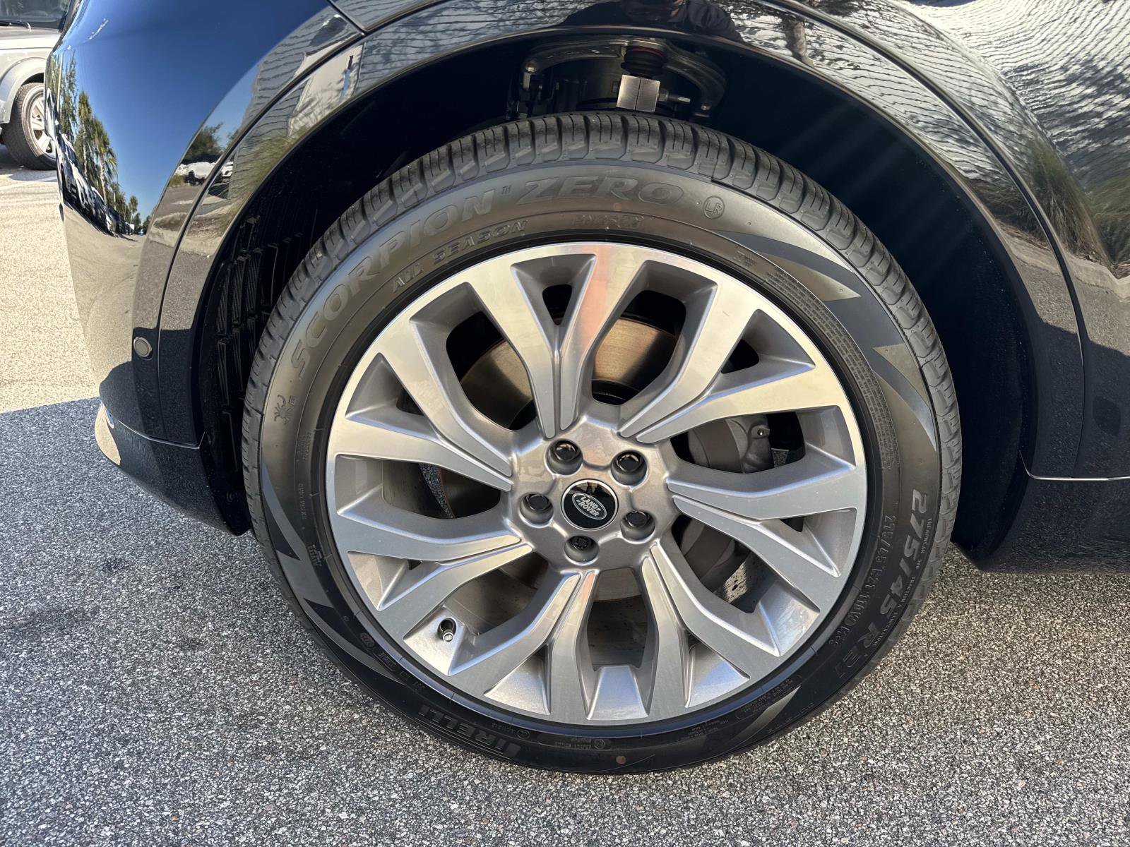 New 2026 Land Rover Discovery Limited Edition image 10