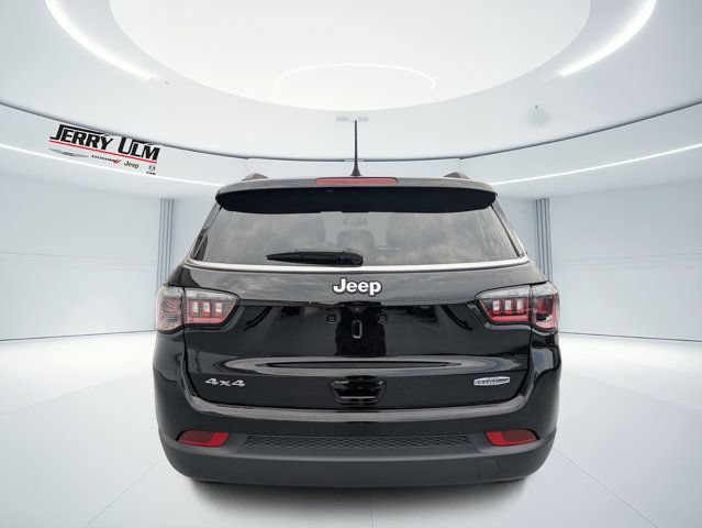 Used 2023 Jeep Compass Latitude w/ Sun and Sound Group AWD/4WD image 4