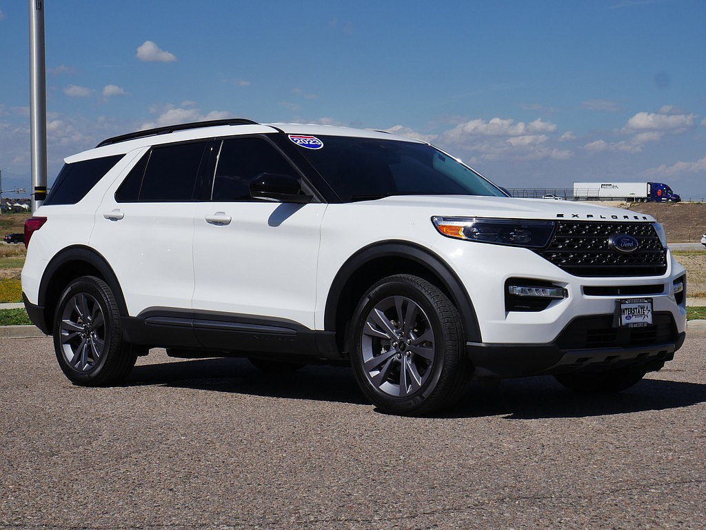 Used 2023 Ford Explorer XLT w/ Equipment Group 202A AWD/4WD image 8