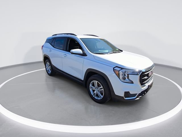 Used 2023 GMC Terrain SLE w/ Driver Convenience Package image 2
