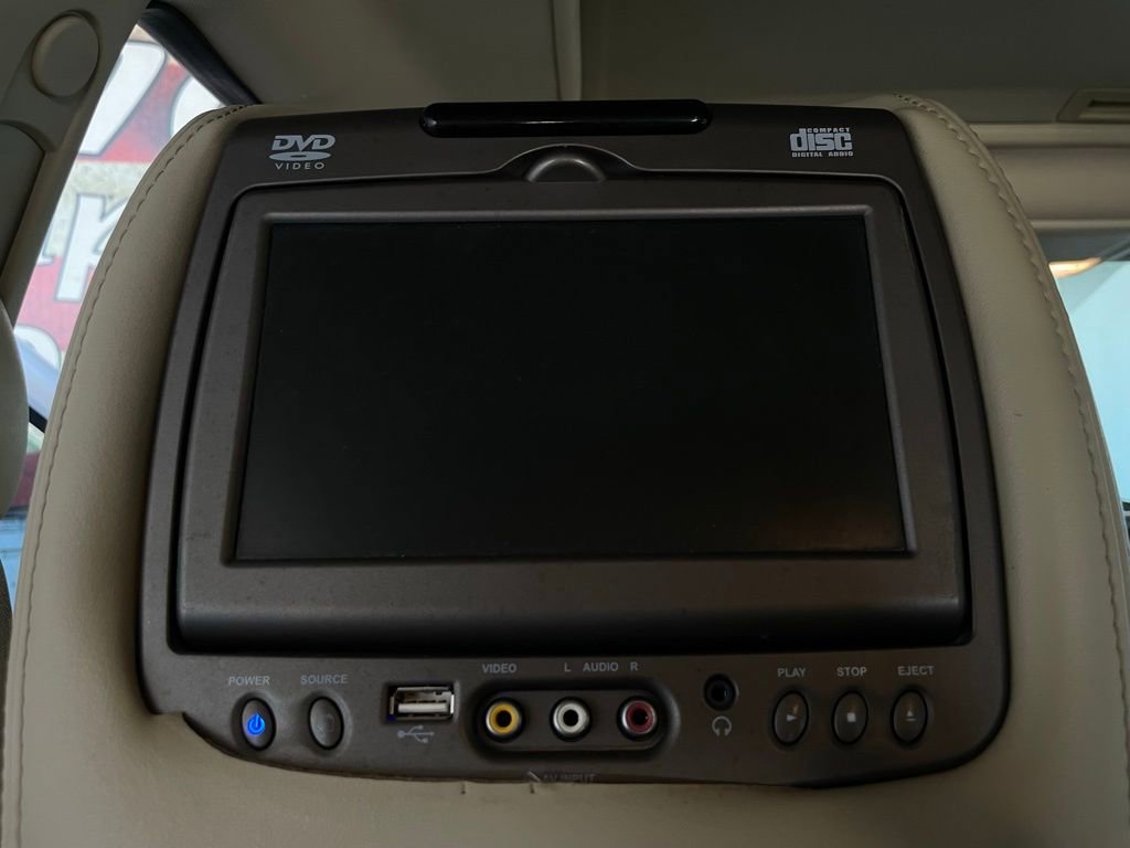 Used 2015 Lincoln Navigator 4WD w/ Equipment Group 101A Reserve image 12