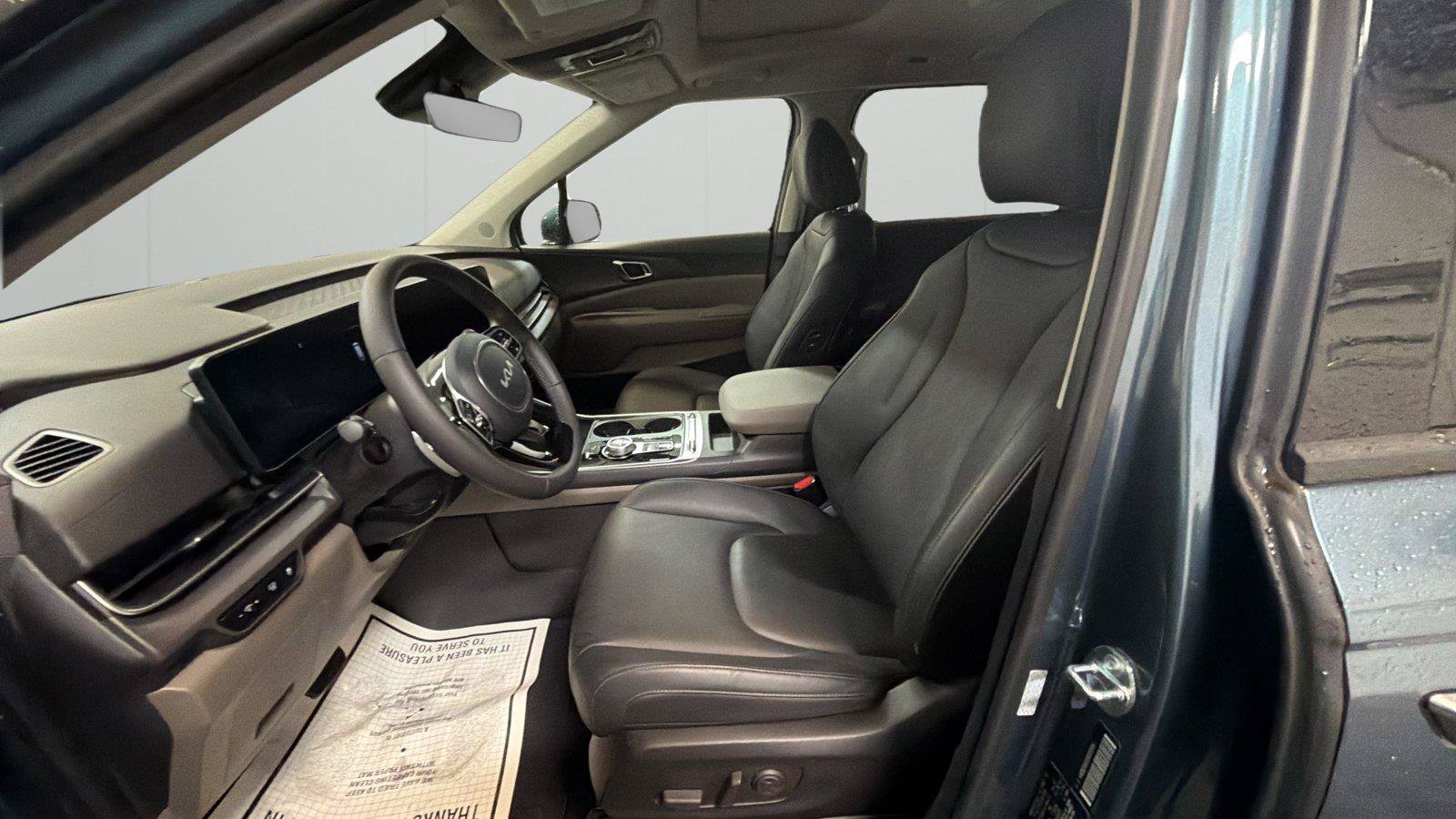 Used 2025 Kia Carnival SX FWD image 10
