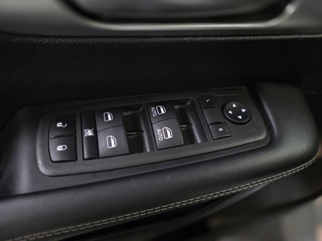 Used 2024 Chrysler Pacifica Limited image 32