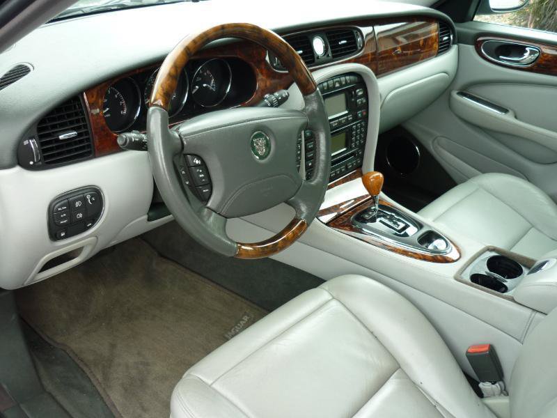 Used 2004 Jaguar XJ8 RWD image 11