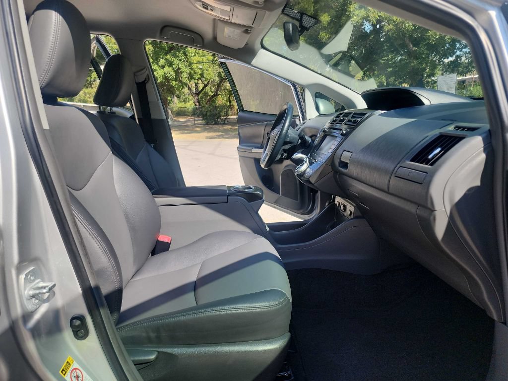Used 2014 Toyota Prius V Five FWD image 33