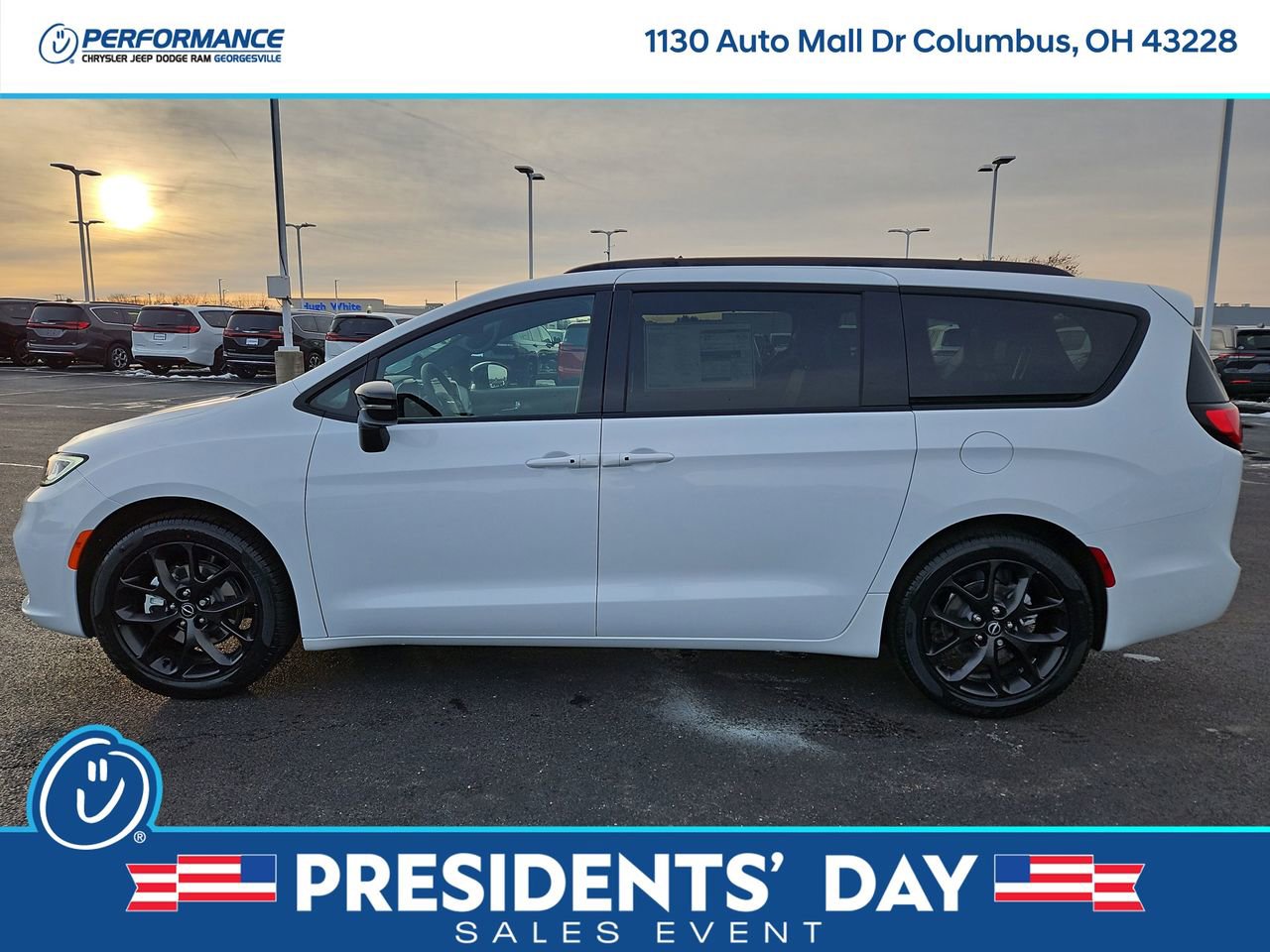 New 2026 Chrysler Pacifica Select w/ S Appearance Package image 4