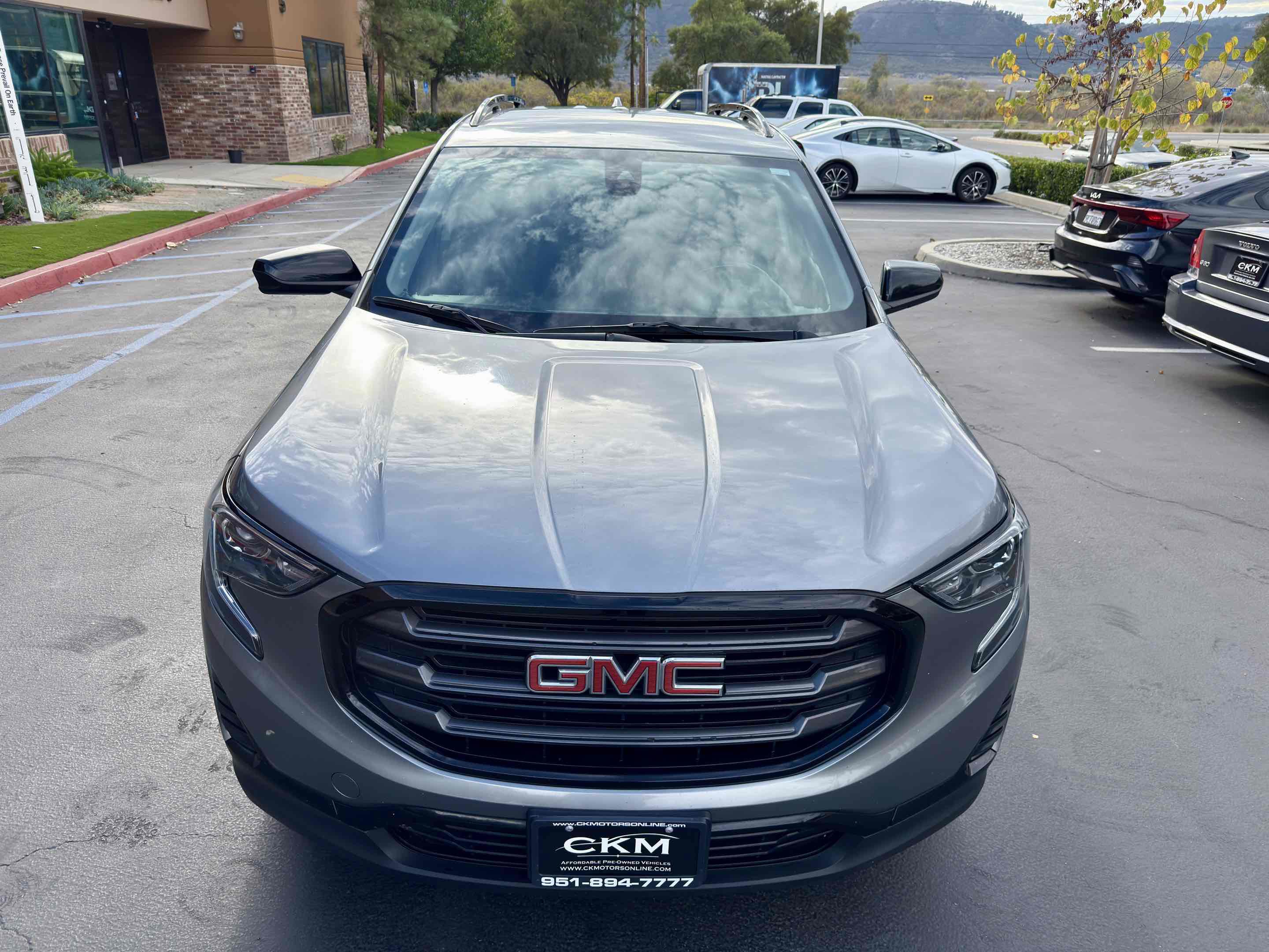 Used 2020 GMC Terrain SLE w/ Elevation Edition image 7