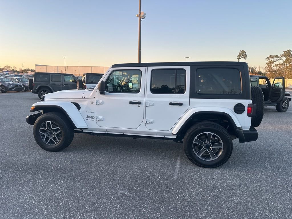 Used 2023 Jeep Wrangler Sahara image 9