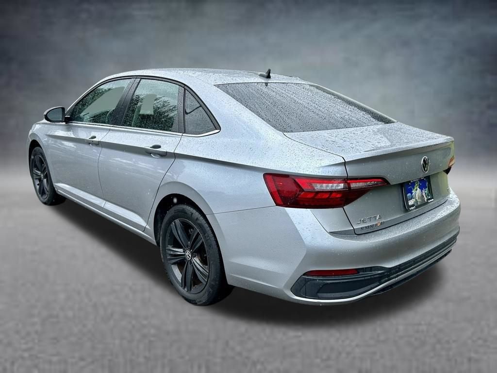 Used 2023 Volkswagen Jetta SE w/ Black Wheel Package FWD image 7