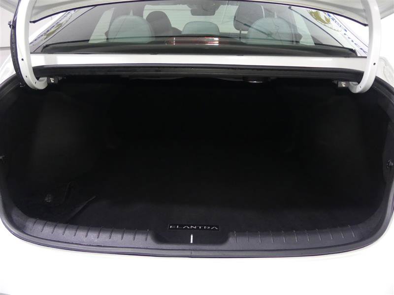 Used 2024 Hyundai Elantra Limited image 9