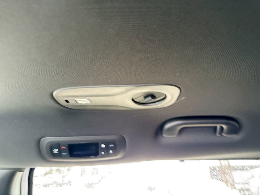 New 2026 Chrysler Pacifica Select FWD image 24