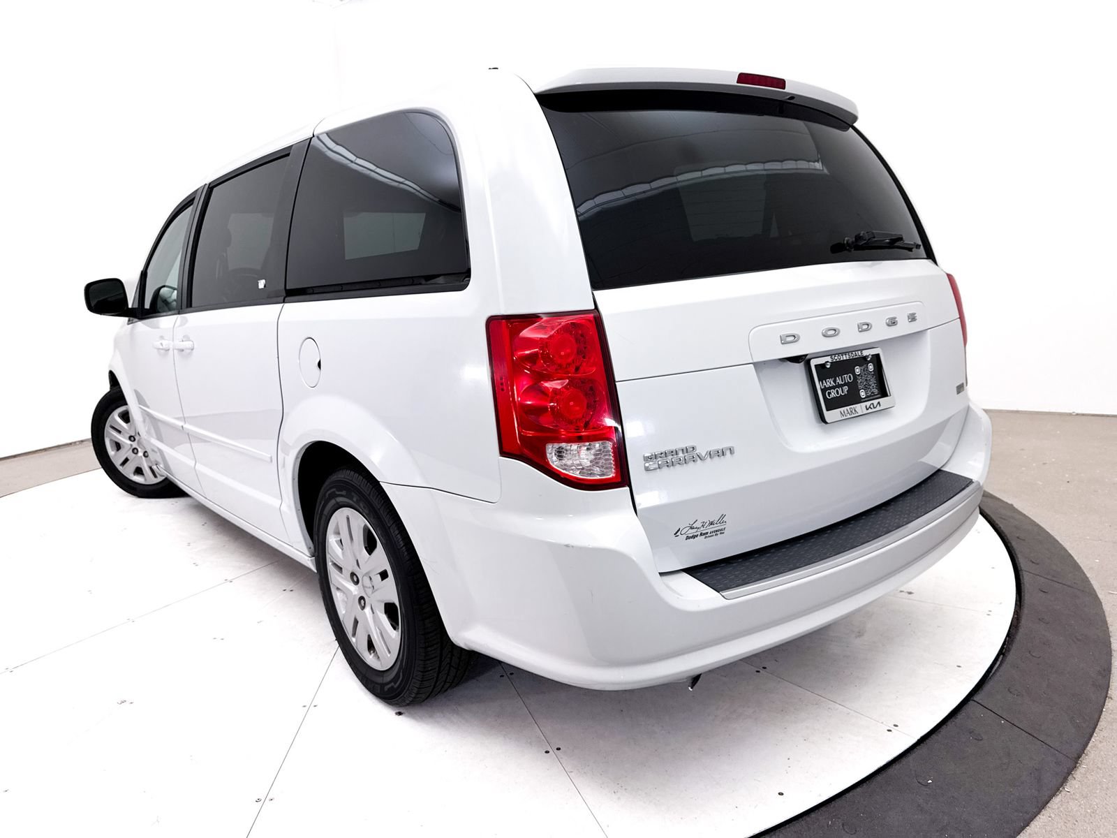 Used 2017 Dodge Grand Caravan SE w/ UConnect Hands-Free Group FWD image 6
