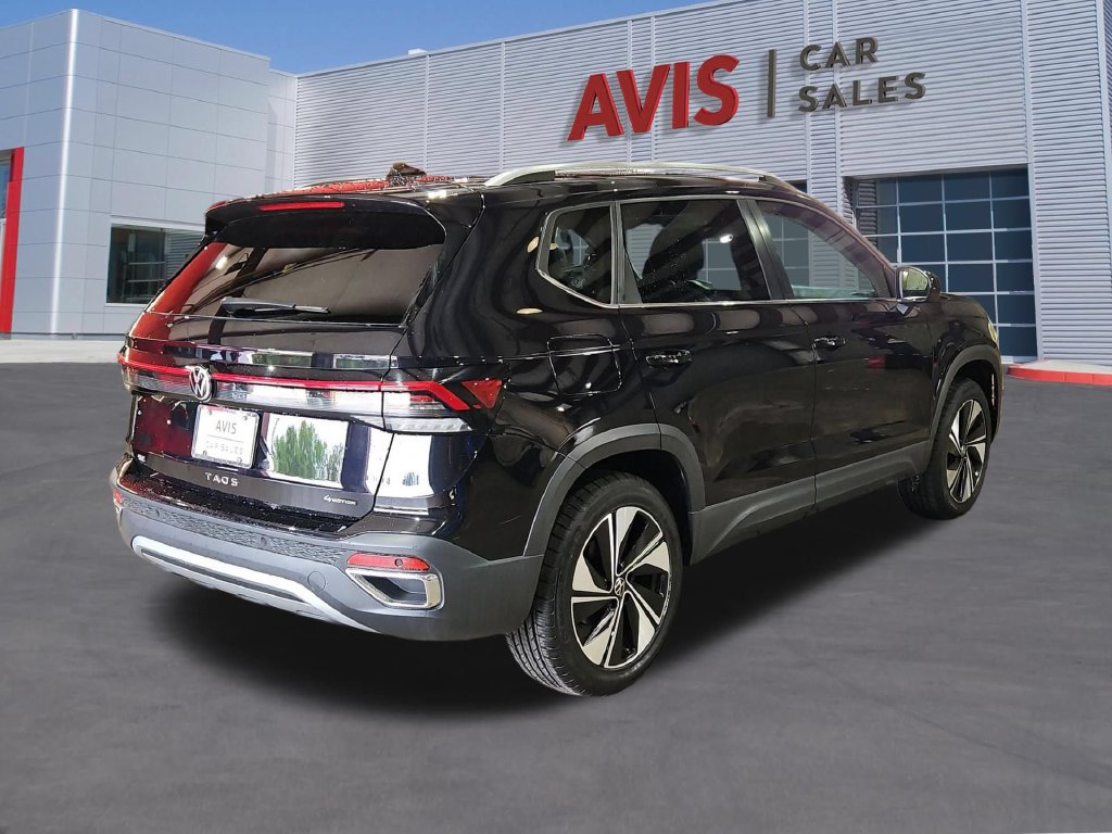 Used 2025 Volkswagen Taos SE AWD/4WD image 6