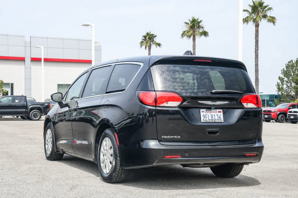 Used 2019 Chrysler Pacifica L FWD image 9