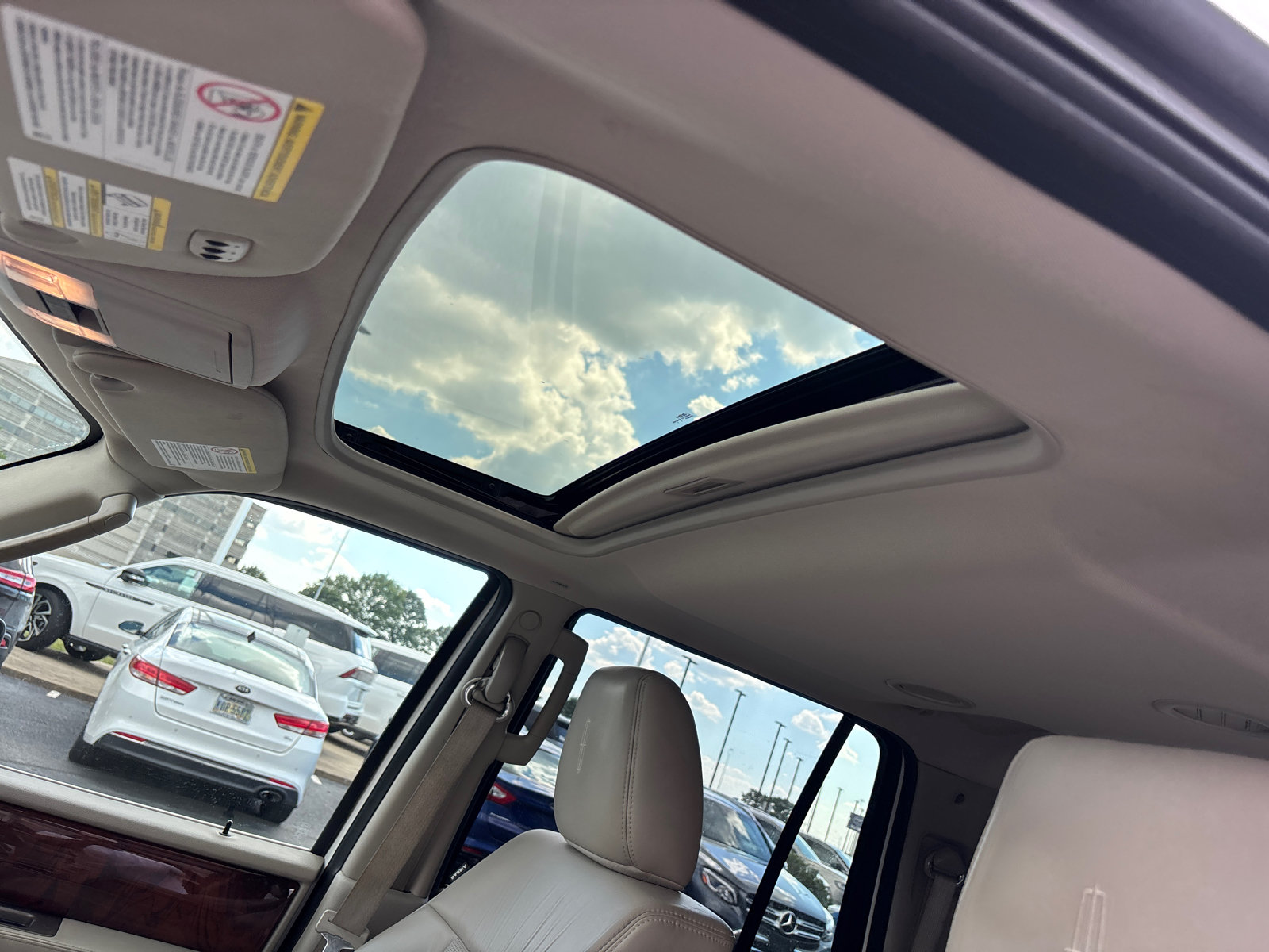 Used 2014 Lincoln Navigator L 4WD image 24