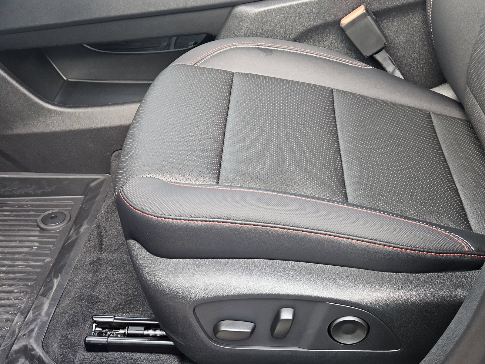 New 2026 Chevrolet Traverse Z71 w/ LPO, Floor Liner Package AWD/4WD image 25