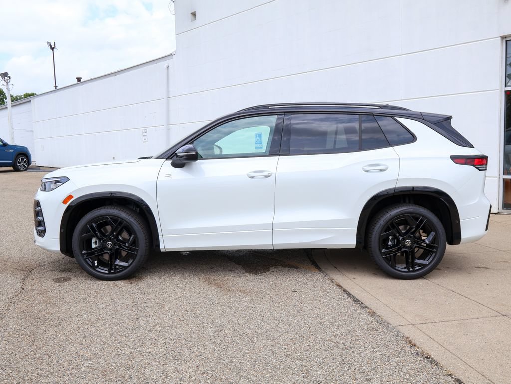 New 2026 Volkswagen Tiguan SE R-Line AWD/4WD image 2