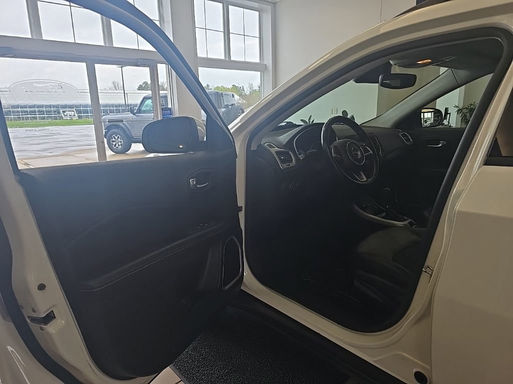 Used 2020 Jeep Compass Latitude w/ Cold Weather Group AWD/4WD image 11