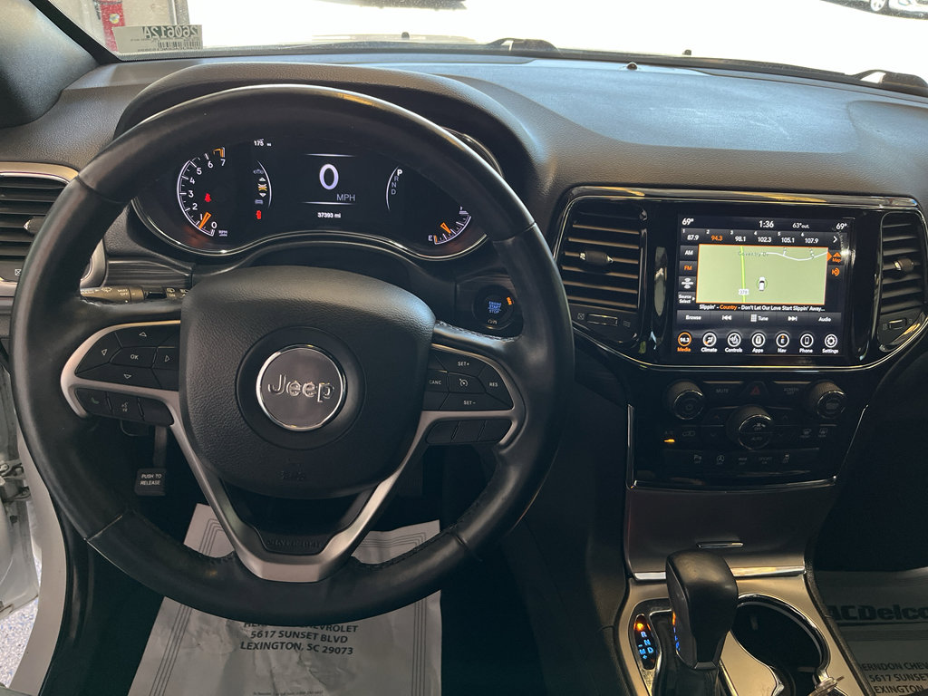 Used 2022 Jeep Grand Cherokee Laredo X RWD image 16