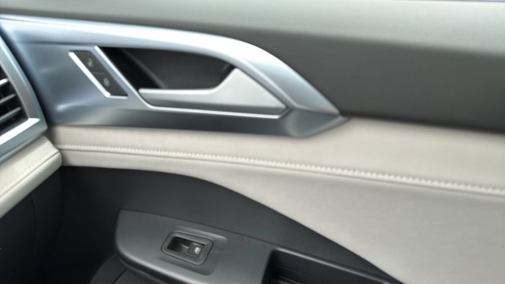 New 2026 Volkswagen Taos SE FWD image 13