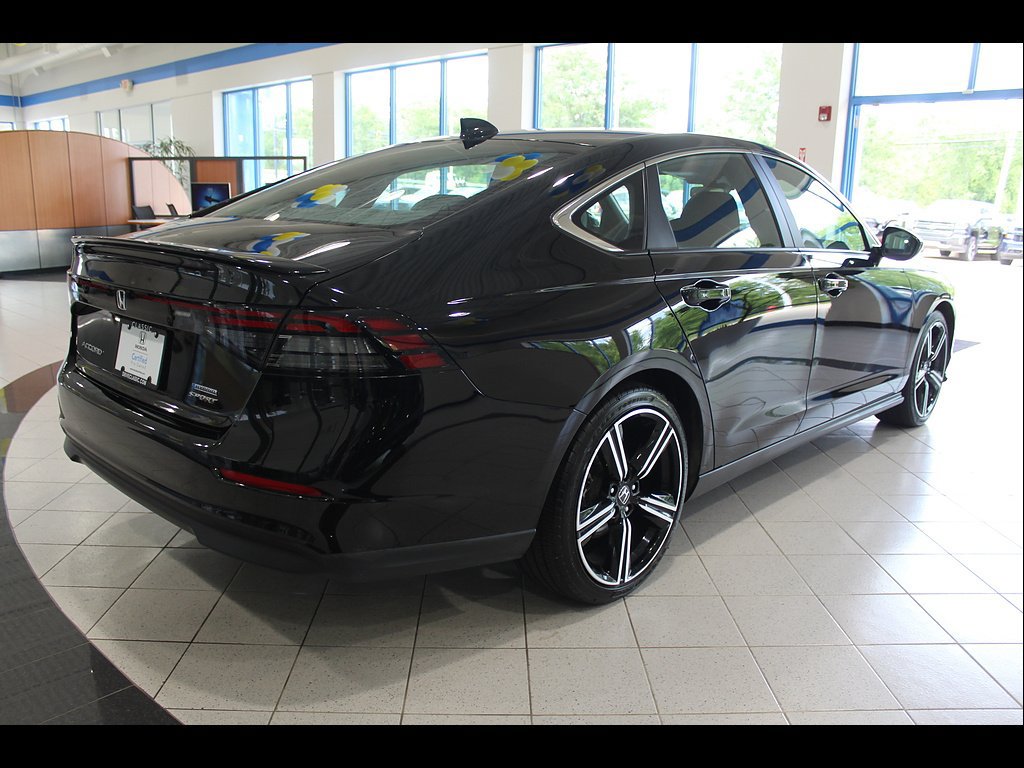 Used 2025 Honda Accord Sport image 5