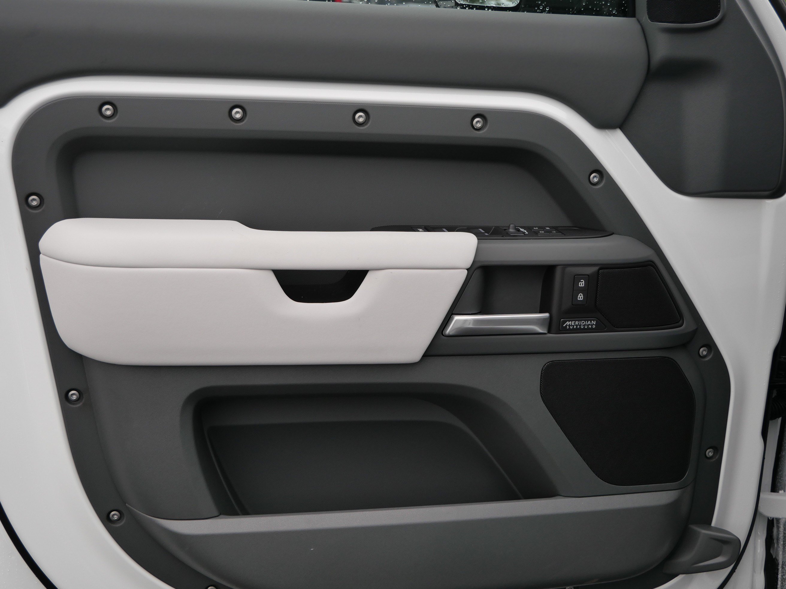 New 2027 Land Rover Defender 110 S AWD/4WD image 4