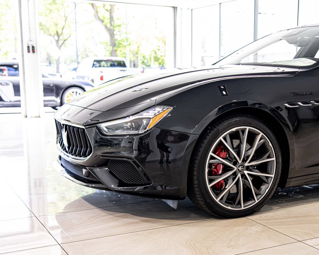 Used 2023 Maserati Ghibli Modena Q4 AWD/4WD image 4