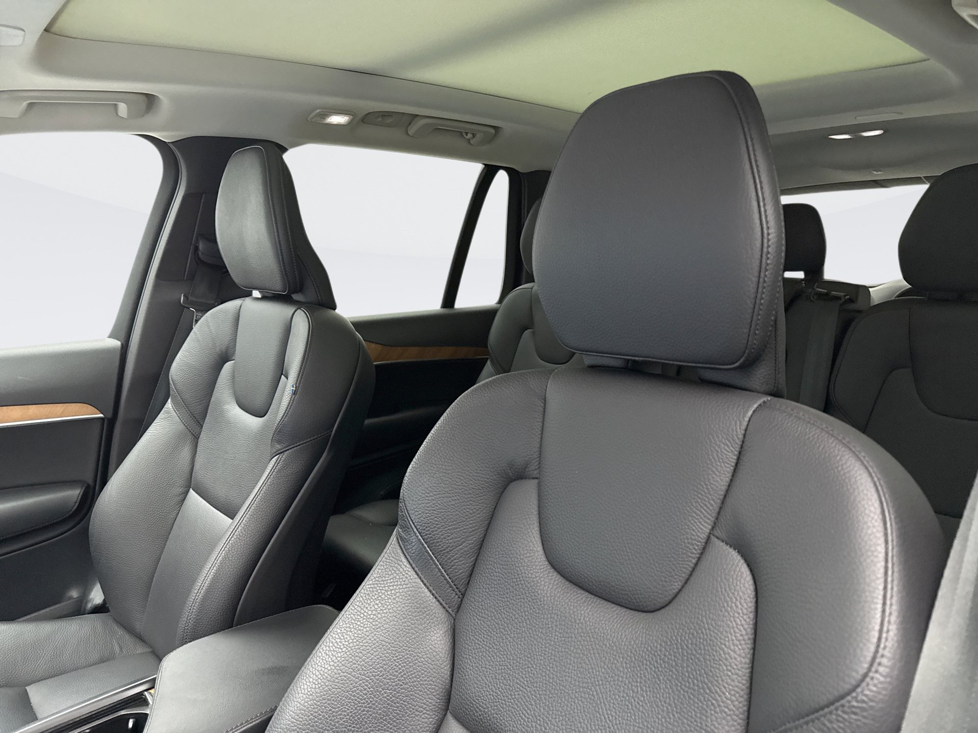 Used 2024 Volvo XC90 B5 Plus AWD/4WD image 10