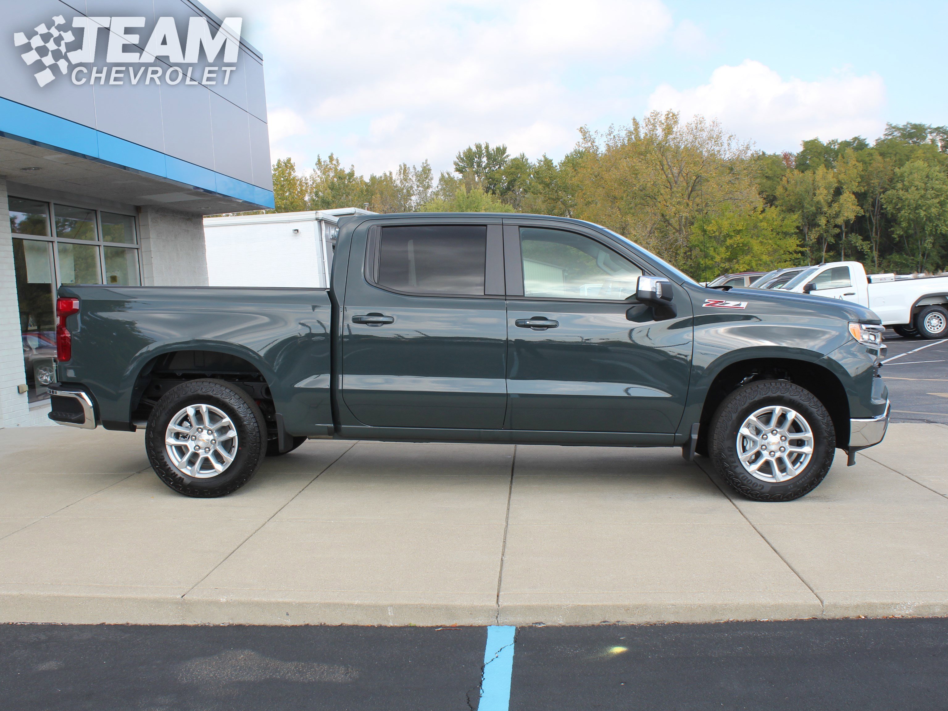 New 2026 Chevrolet Silverado 1500 LT w/ Z71 Off-Road Package image 3