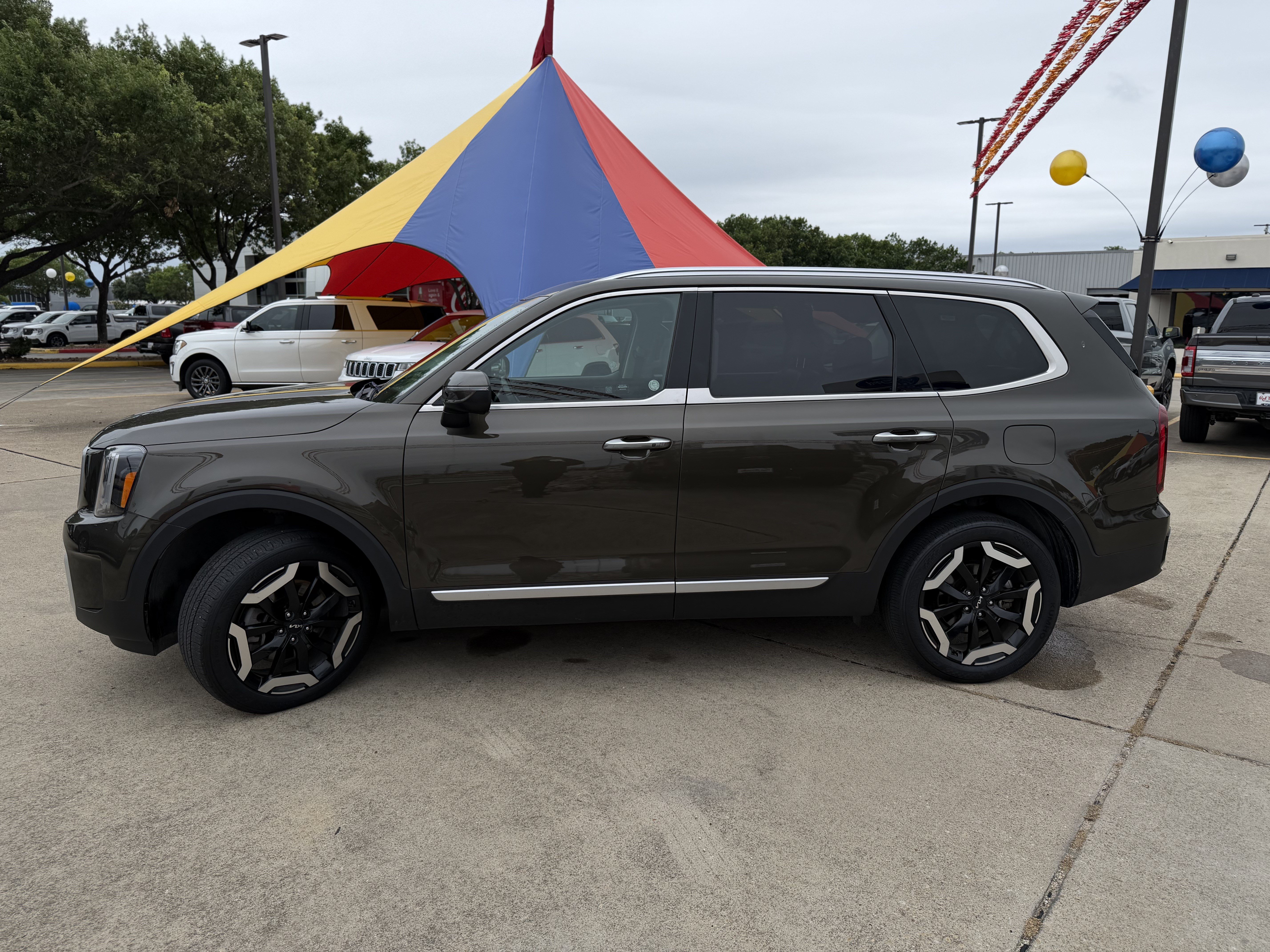 Used 2025 Kia Telluride S FWD image 10