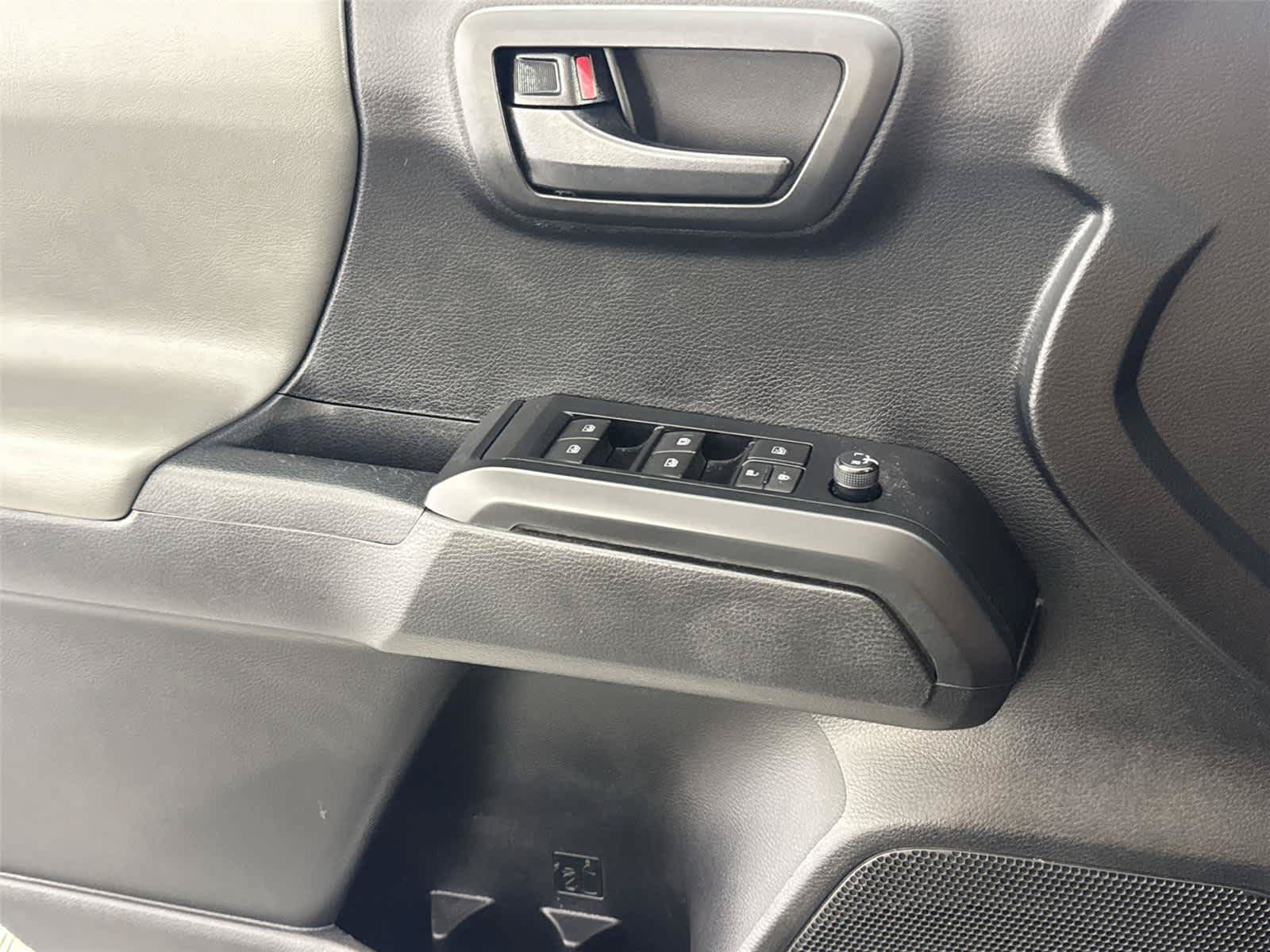Used 2022 Toyota Tacoma SR AWD/4WD image 19