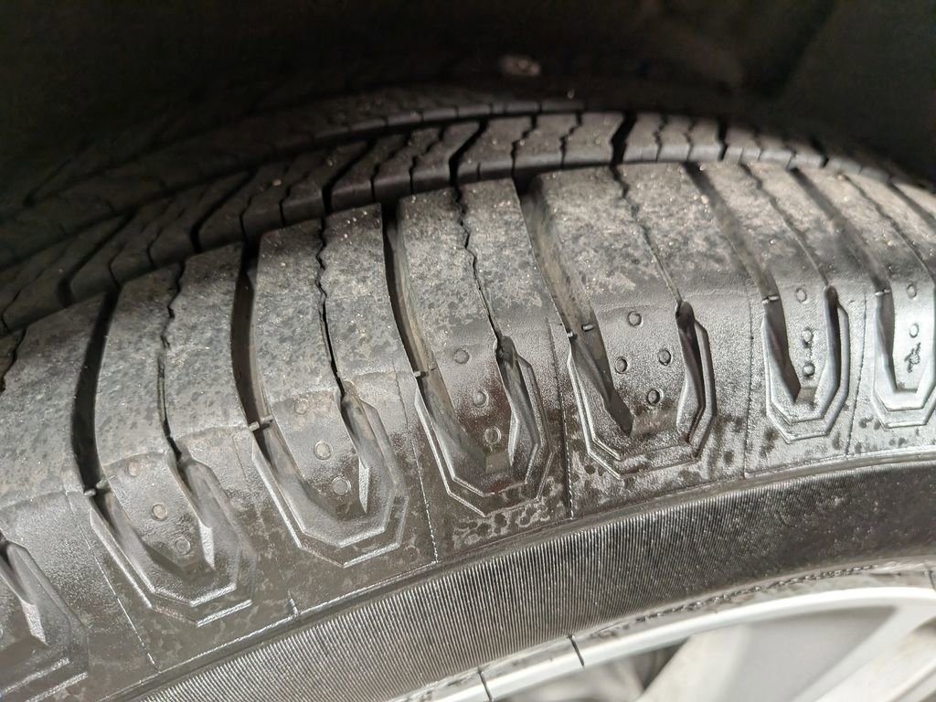 Used 2017 Chevrolet Malibu LT w/ Leather Package image 13