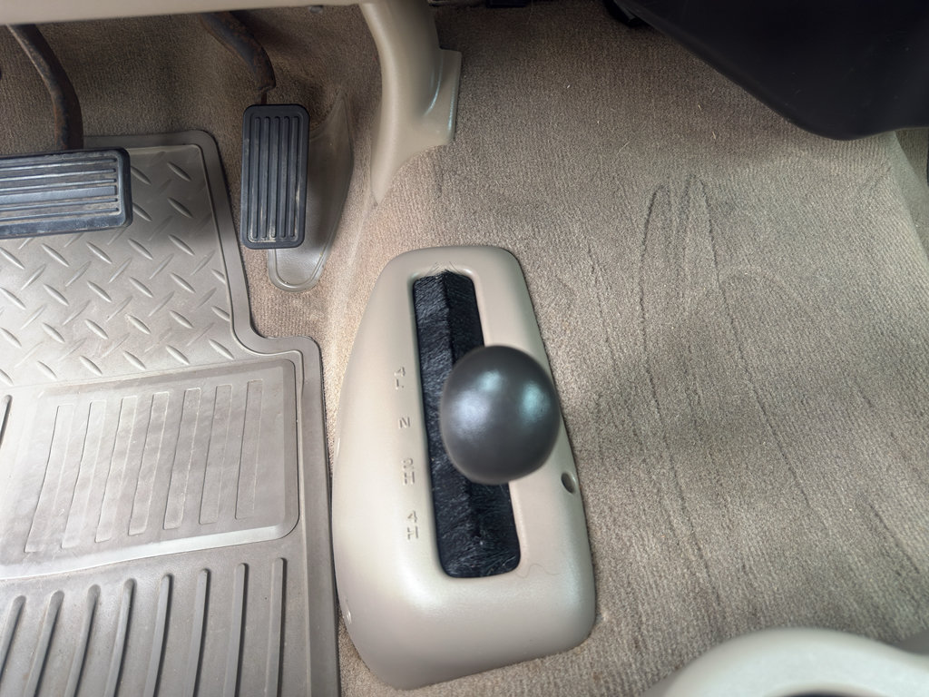 Used 2004 Chevrolet Silverado 2500 LS w/ Skid Plate Package AWD/4WD image 21